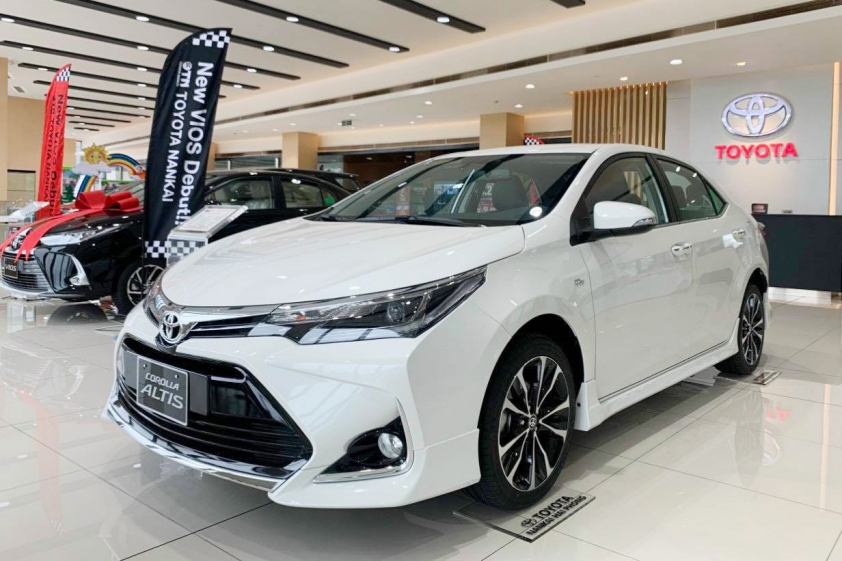 Toyota-corolla-altis-1