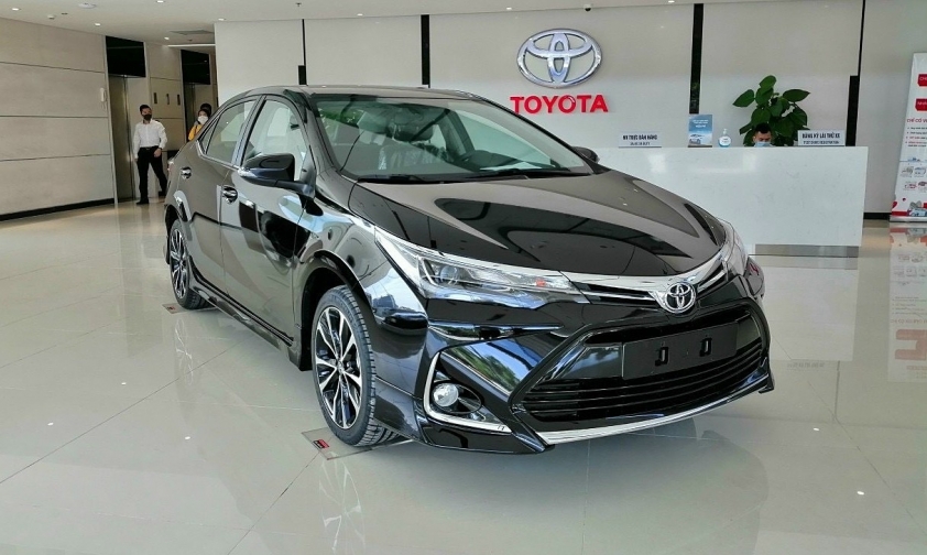toyota-corolla-altis