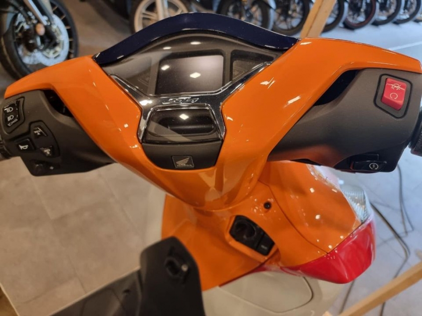 honda-sh-350i-repsol-3