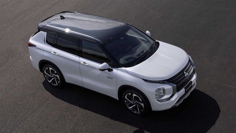 Mitsubishi-Outlander-PHEV-2022-2