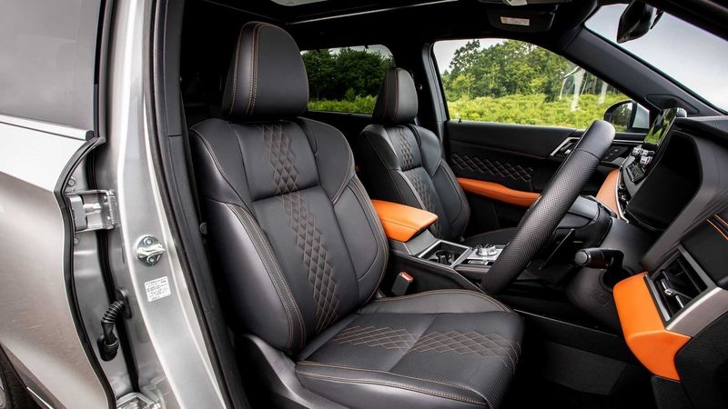 Mitsubishi-Outlander-PHEV-2022-5