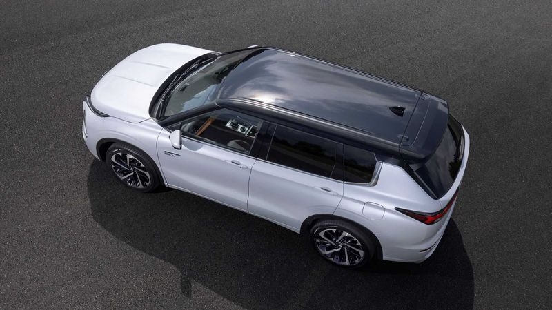 Mitsubishi-Outlander-PHEV-2022-6