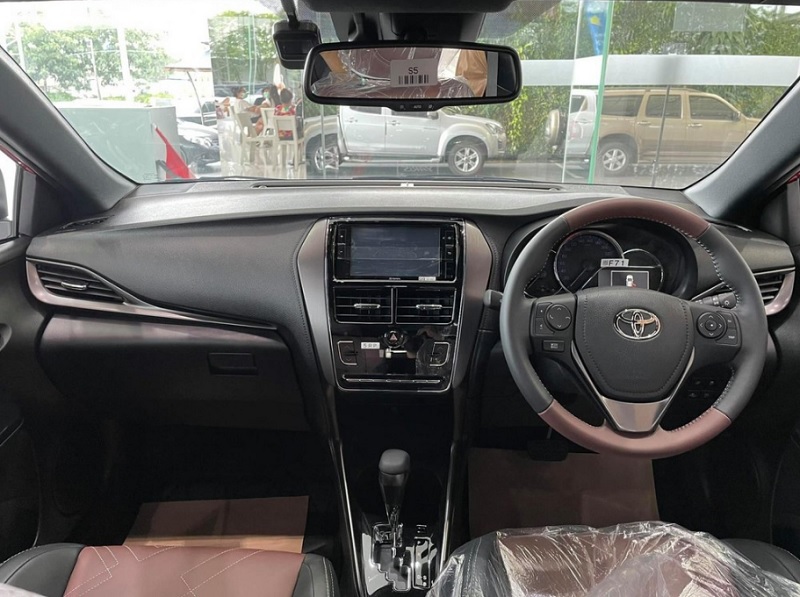 toyota-yaris-2