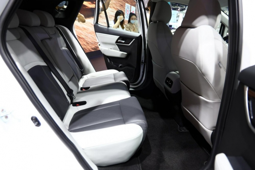 mitsubishi-airtrek-ev-2022-5