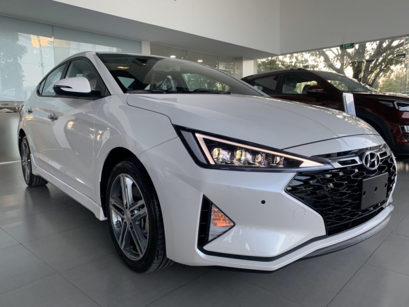 hyundai-elantra-4