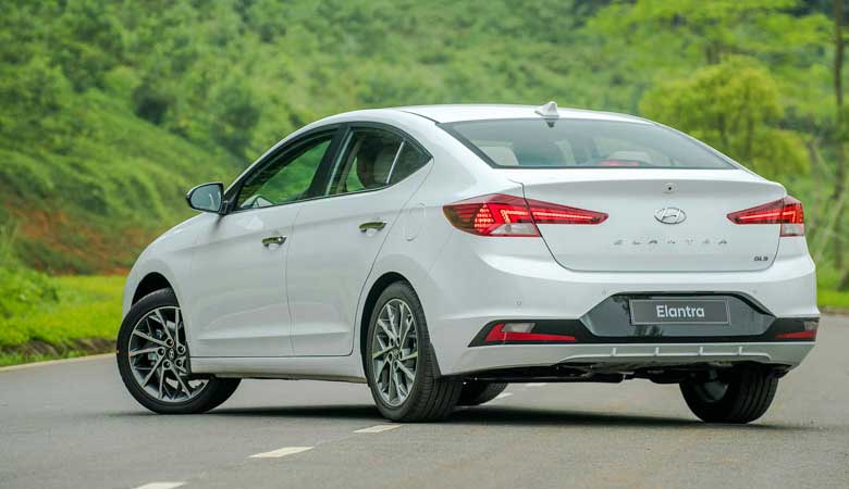 hyundai-elantra-5
