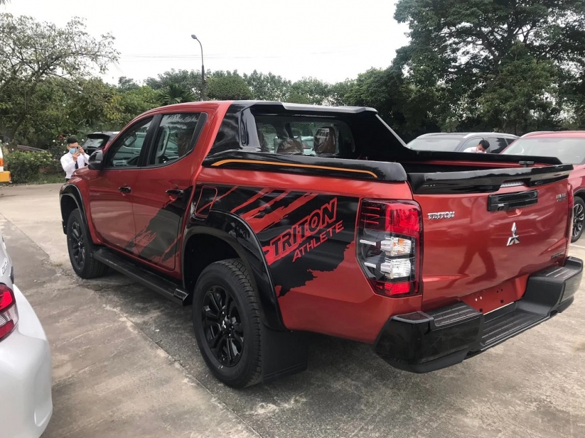 Mitsubishi-Triton-Athlete-tai-dai-ly-3