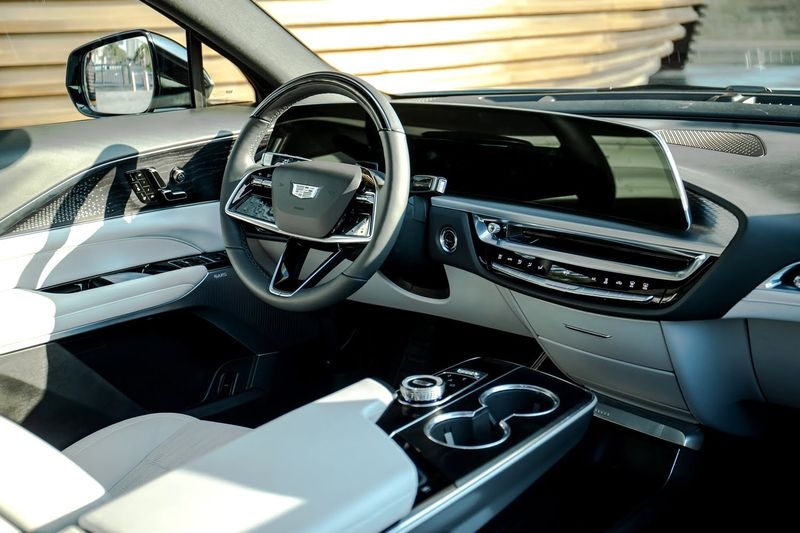 cadillac-lyriq-3