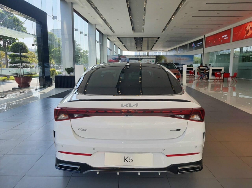 KIA-K5-4