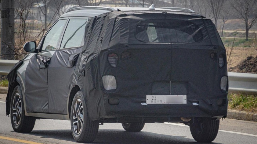kia-carens-2022-2