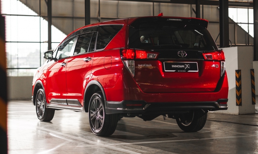 toyota-innova-hybrid-1