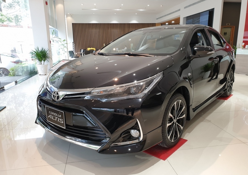 toyota-corolla-altis-1