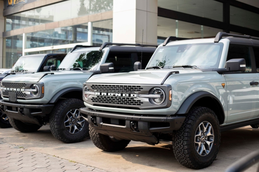 Ford-Bronco-2