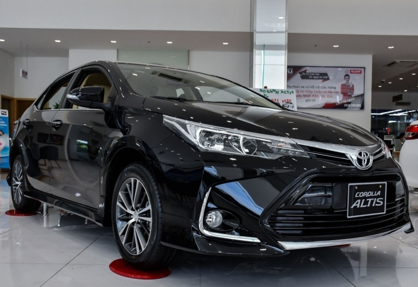toyota-corolla-altis-1