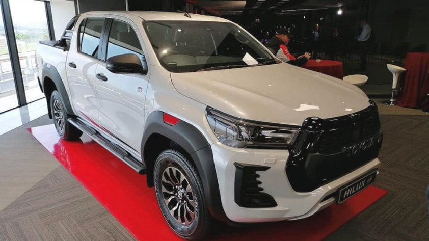 toyota-hilux-gr-sport-1