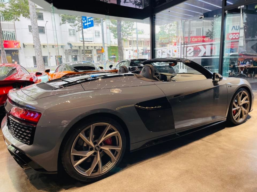 audi-r8-v10-spyder-rwd-3