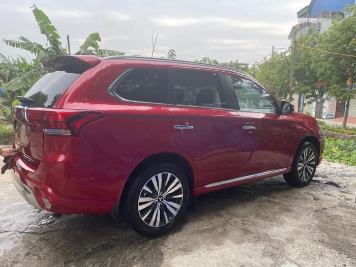 mitsubishi-outlander-2022-2