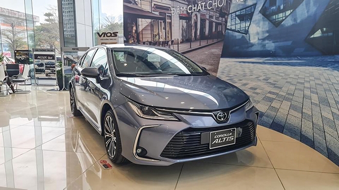 toyota-corolla-altis-V