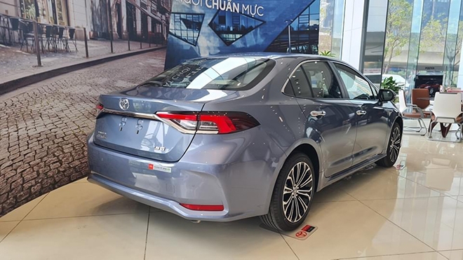 toyota-corolla-altis-V-2