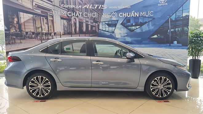 toyota-corolla-altis-V-3