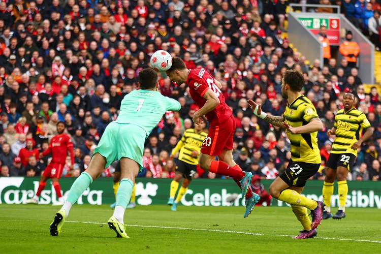 Liverpool giu chan thanh cong cau thu gioi hon Ronaldo