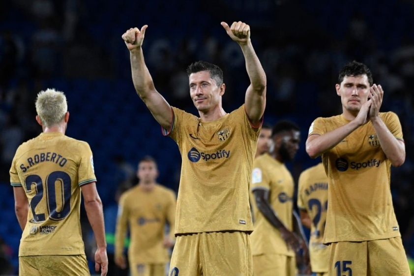 Lewandowski chính thức 'mở tài khoản' tại La Liga chỉ sau 51s của trận đấu. Ảnh: Getty