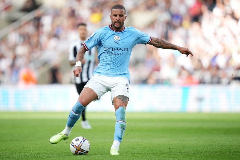 Một ngày thi đấu không thể tệ hơn của Kyle Walker. Anh là nguyên nhân chủ yếu dẫn đến 2 bàn thua trong hiệp 1 của Man City. Ảnh: Getty