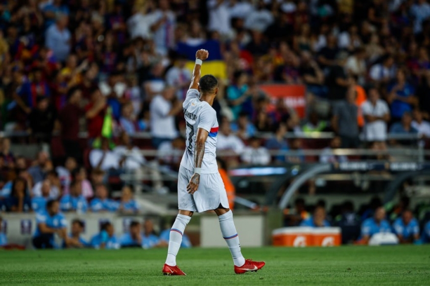 Barca chốt tân binh cuối cùng: Giá cao hơn cả Lewandowski? 178209