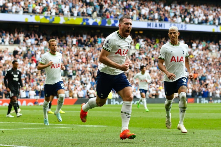 Hojbjerg bất ngờ đưa Tottenham vươn lên dẫn trước trong hiệp 1. Ảnh: internet