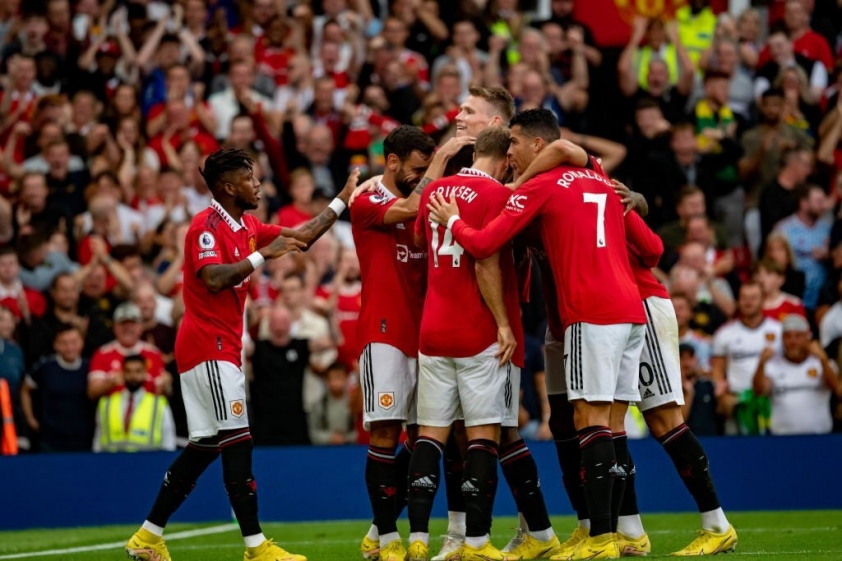 Chỉ vì thắng Arsenal, MU suýt phải trả giá bằng cả mùa giải 182327