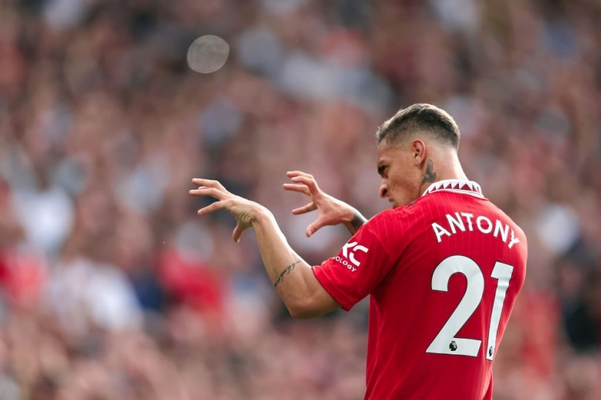 Nhìn Antony 'vượt mặt', Ronaldo liền tỏ thái độ khó hiểu với đồng đội 182048