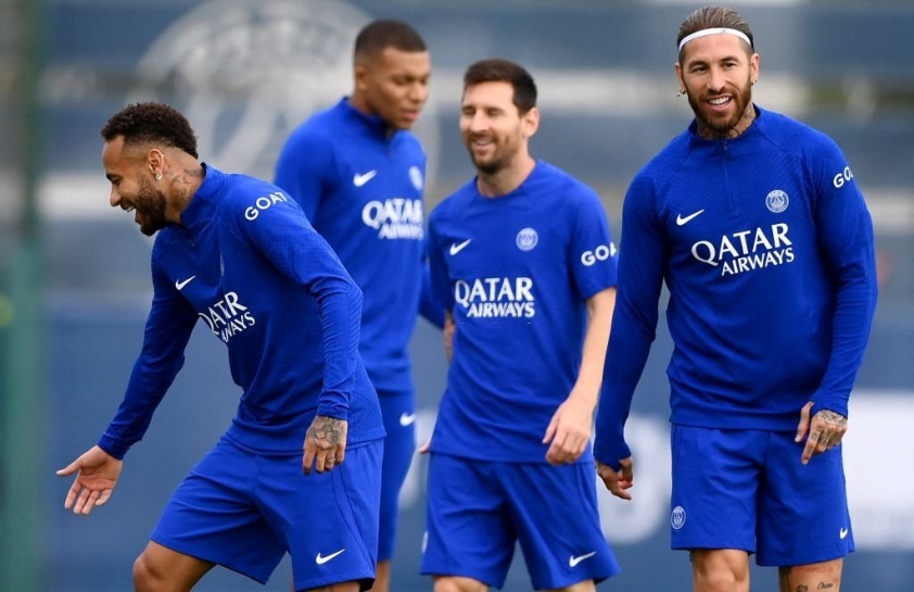 Mbappe giở trò 'nịnh bợ', PSG đón 'máy dội bom' thay thế Neymar? 183788