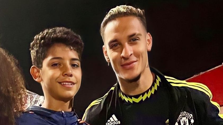 Antony 'đáp lễ' Ronaldo theo cách khiến ai cũng phải nể phục 185554