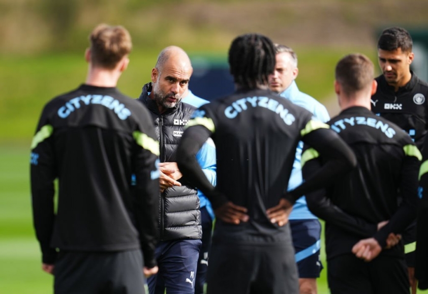 Pep Guardiola khiến MU sợ 'khiếp vía' trước thềm derby Manchester? 195656