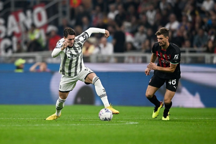 Vlahovic có lẽ là cầu thủ nhận được nhiều cơ hội nhất bên phía Juventus trong hiệp 1 (Ảnh: internet)