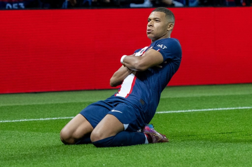 Mbappe là người được trao quyền thực hiện quả 11m và đương nhiên anh đã không bỏ lỡ (Ảnh: internet)