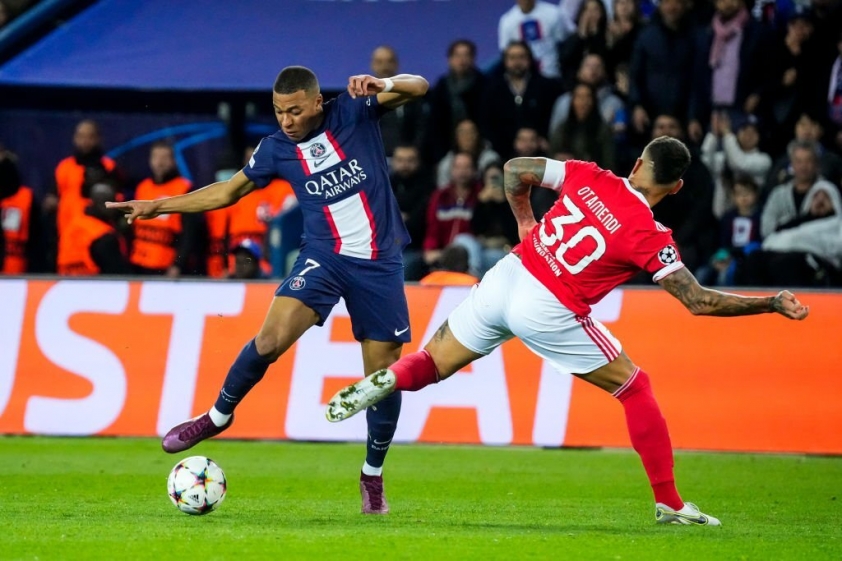 Mbappe thực sự là nỗi ám ảnh của hàng thủ Benfica ở trận đấu này (Ảnh: internet)