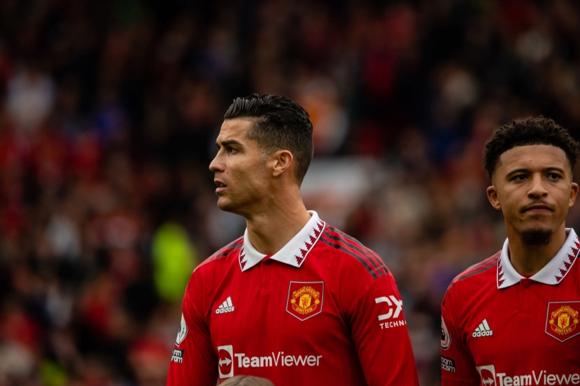 'Ronaldo trông chẳng khác gì một đứa trẻ được cưng chiều' 205675