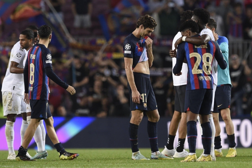 Xavi tiết lộ lý do lớn nhất khiến Barca gặp khó trước Valencia 210977