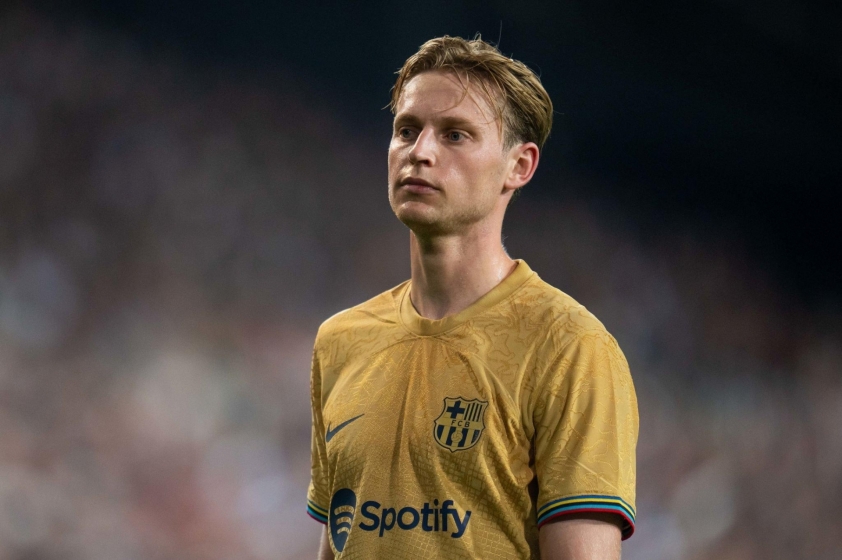 Pique giải nghệ, De Jong bất ngờ bị ảnh hưởng cực nặng tại Barca 214042