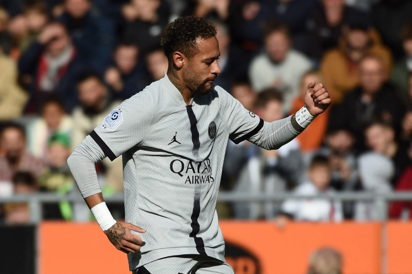 Neymar có pha xử lý đẳng cấp để mang về bàn mở tỷ số cho PSG (Ảnh: internet)