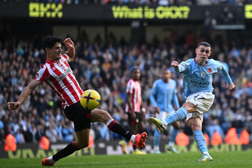Phil Foden có thể coi là người chơi hay nhất hiệp 1 bên phía Man City (Ảnh: GETTY)