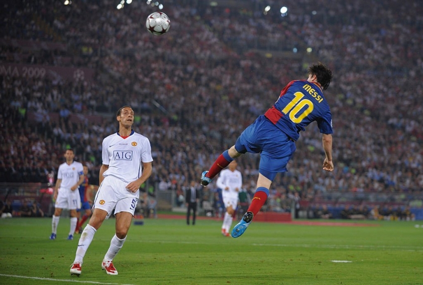 Lionel Messi bày tỏ quan điểm về MU và cơ hội đến Ngoại hạng Anh 236240