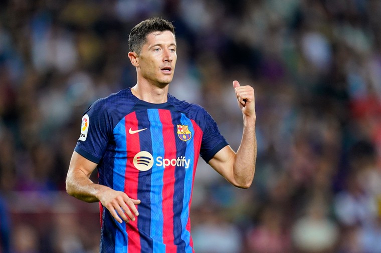 CHÍNH THỨC: Lewandowski báo tin không thể buồn hơn tới Barca 239317