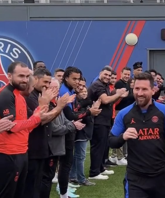 Em trai Mbappe tỏ thái độ trong ngày Messi trở lại PSG? 239312