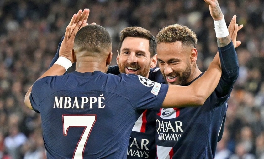 Messi đáp lại tình cảm đặc biệt của PSG 239431