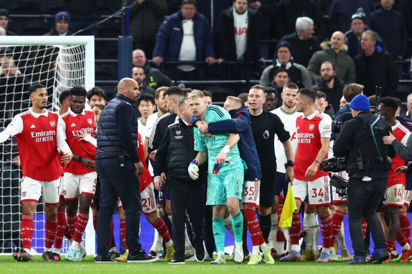 Hành động quá khích với Arsenal, CĐV Tottenham nhận án phạt nặng 242309