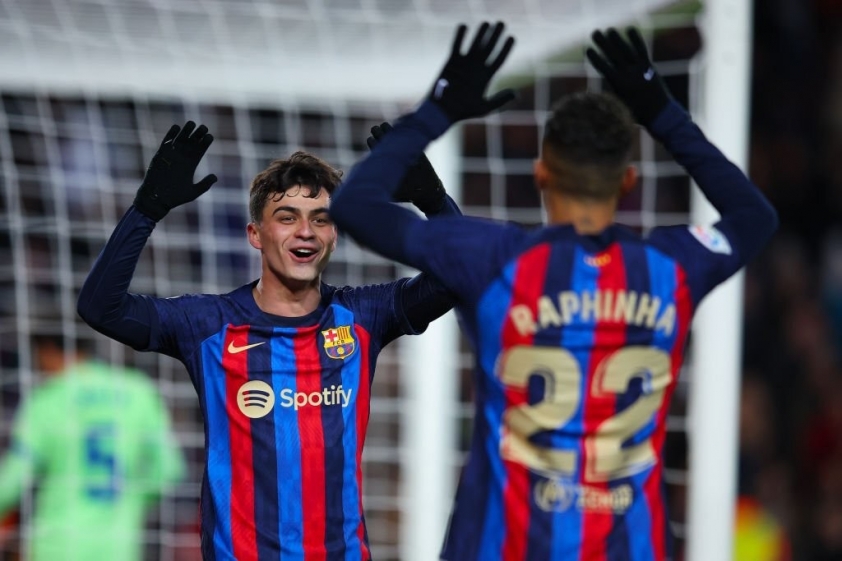 benzema-lap-sieu-pham-barca-nhoc-nhan-giu-ngoi-dau2-1674430171.jpg