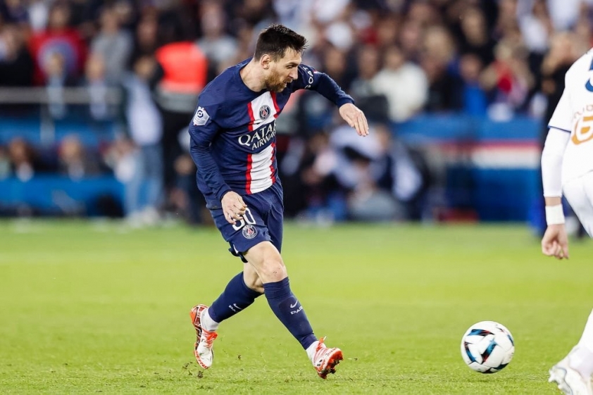 messi-nam-ngoai-top-5-chan-chuyen-hay-nhat-chau-au1-1675135355.jpg