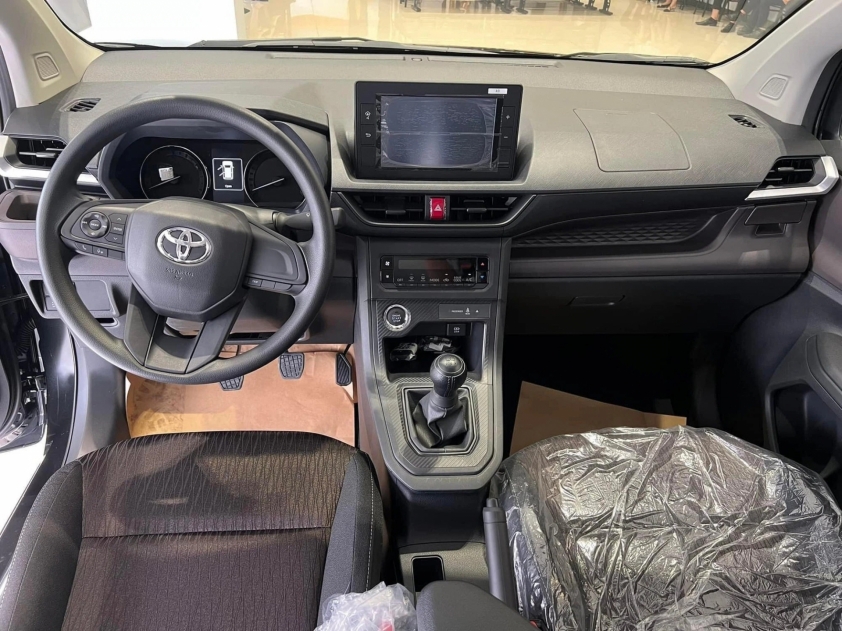 Toyota-Avanza-Premio-3
